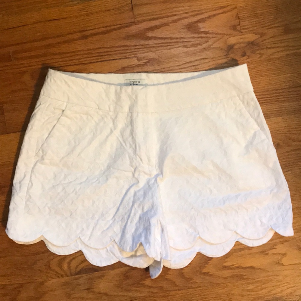 Shorts - Crown & Ivy - size 6 - white